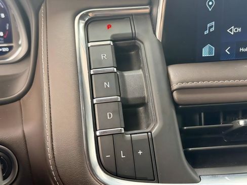 Used 2024 Chevrolet Suburban Z71 w/ Off-Road Capability Package AWD/4WD image 31