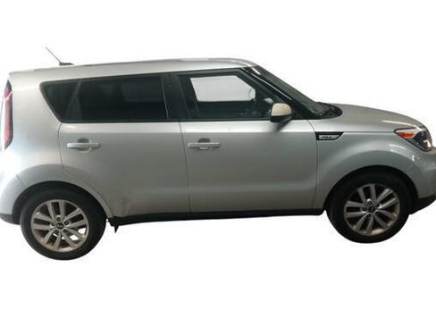 Used 2019 Kia Soul + FWD image 7