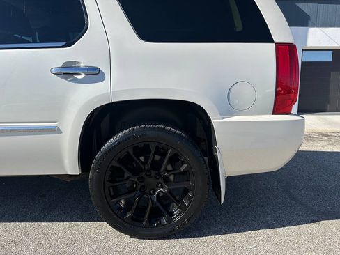 Used 2014 Cadillac Escalade Platinum AWD/4WD image 11