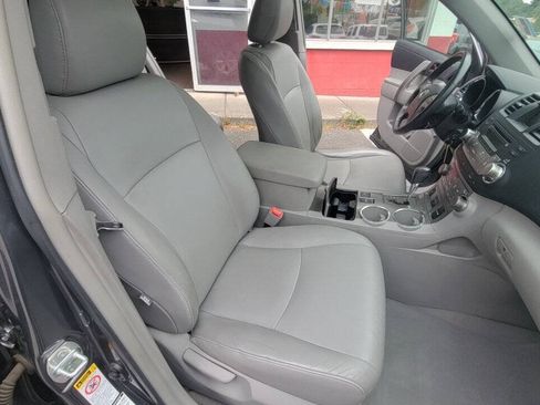 Used 2010 Toyota Highlander SE AWD/4WD image 14