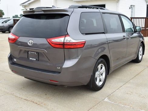 Used 2019 Toyota Sienna LE FWD image 4