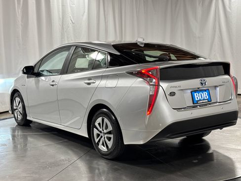 Used 2016 Toyota Prius FWD image 14
