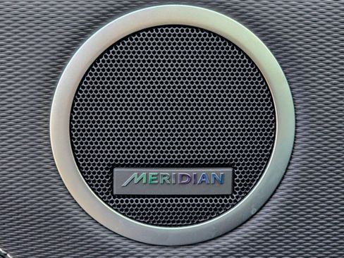 Used 2025 Land Rover Discovery Dynamic SE image 16