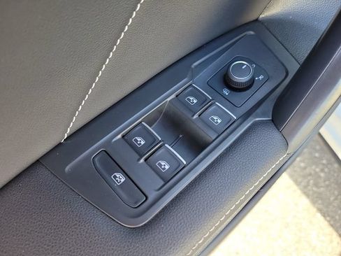 Used 2024 Volkswagen Tiguan SE FWD image 15