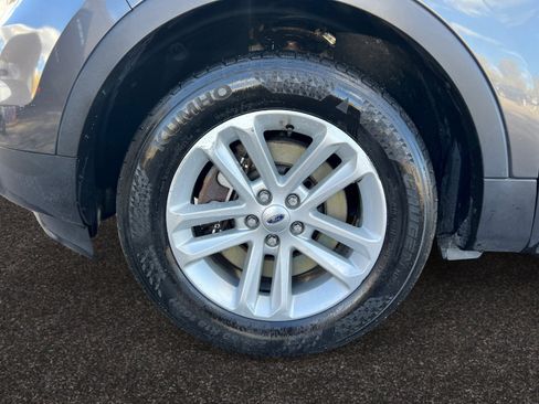 Used 2015 Ford Explorer XLT image 14