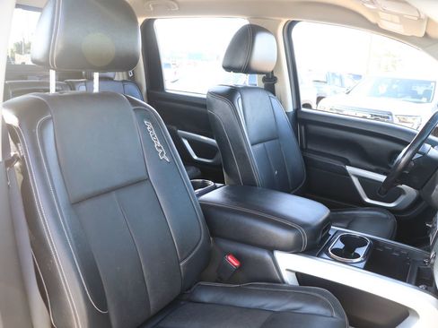 Used 2019 Nissan Titan PRO-4X w/ Pro-4x Convenience Package image 35