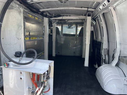 Used 2009 Chevrolet Express 3500 image 7