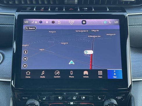 New 2025 Jeep Grand Cherokee Limited w/ Luxury Tech Group II image 5