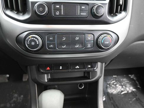 Used 2022 Chevrolet Colorado LT w/ LT Convenience Package image 18