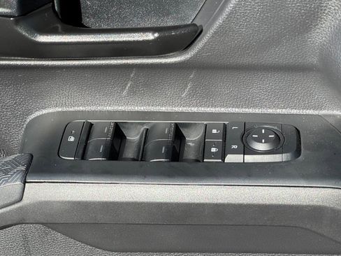 Certified 2025 Toyota Tacoma SR5 image 24