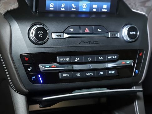 Used 2020 Ford Explorer Platinum w/ Premium Technology Package AWD/4WD image 28