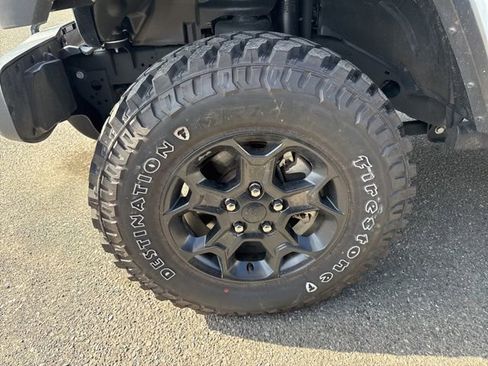 Used 2023 Jeep Gladiator Sport AWD/4WD image 5