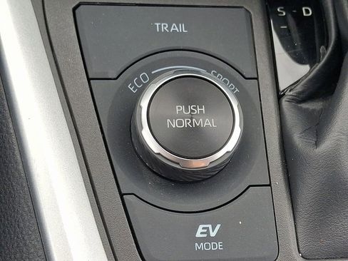 Used 2025 Toyota RAV4 XLE image 23