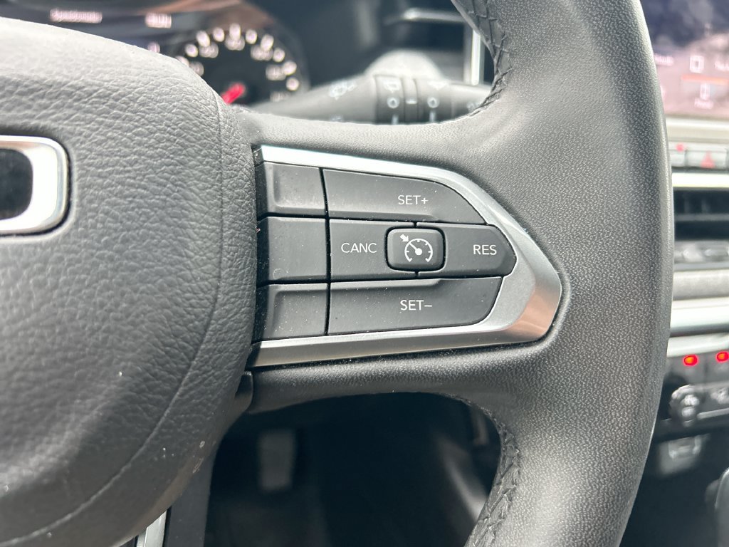 Used 2024 Jeep Compass Latitude AWD/4WD image 7