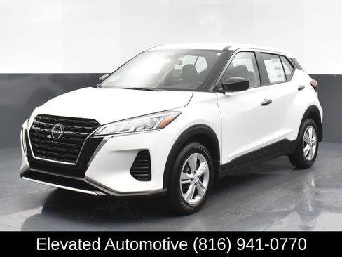 Used 2025 Nissan Kicks Play S FWD image 2
