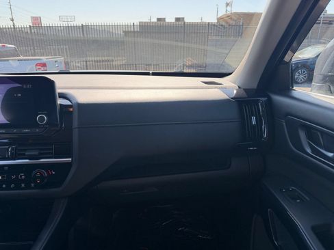 Used 2025 Nissan Pathfinder SV AWD/4WD image 38
