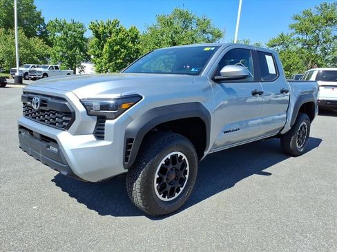 Used 2024 Toyota Tacoma TRD Off-Road AWD/4WD image 8