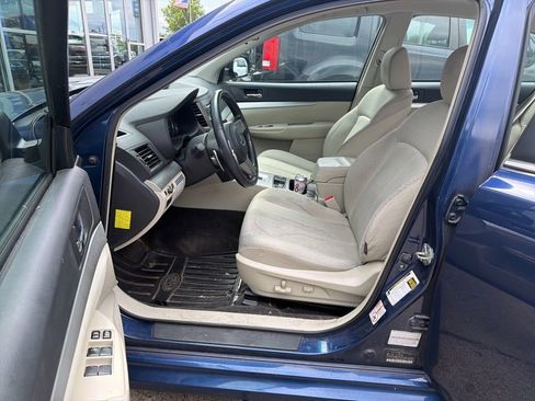 Used 2011 Subaru Legacy 2.5i Premium w/ All-Weather Pkg AWD/4WD image 6