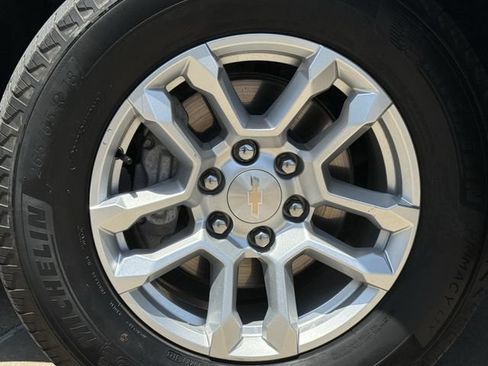 Used 2024 Chevrolet Silverado 1500 LT AWD/4WD image 12