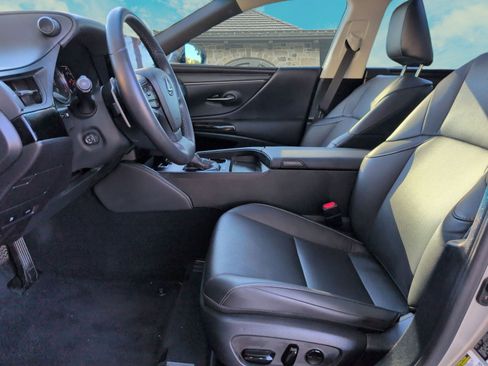 Certified 2023 Lexus ES 350 w/ Premium Package image 8