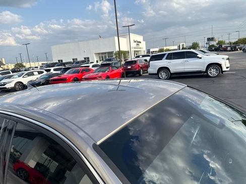 Used 2018 Lincoln Continental Select w/ Continental Climate Package FWD image 15