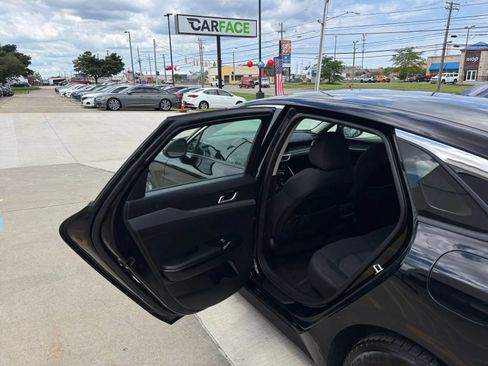 Used 2022 Kia K5 LXS FWD image 17