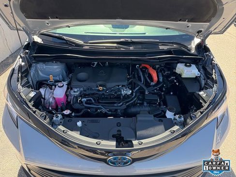 Used 2025 Toyota Sienna XLE Woodland Edition image 26