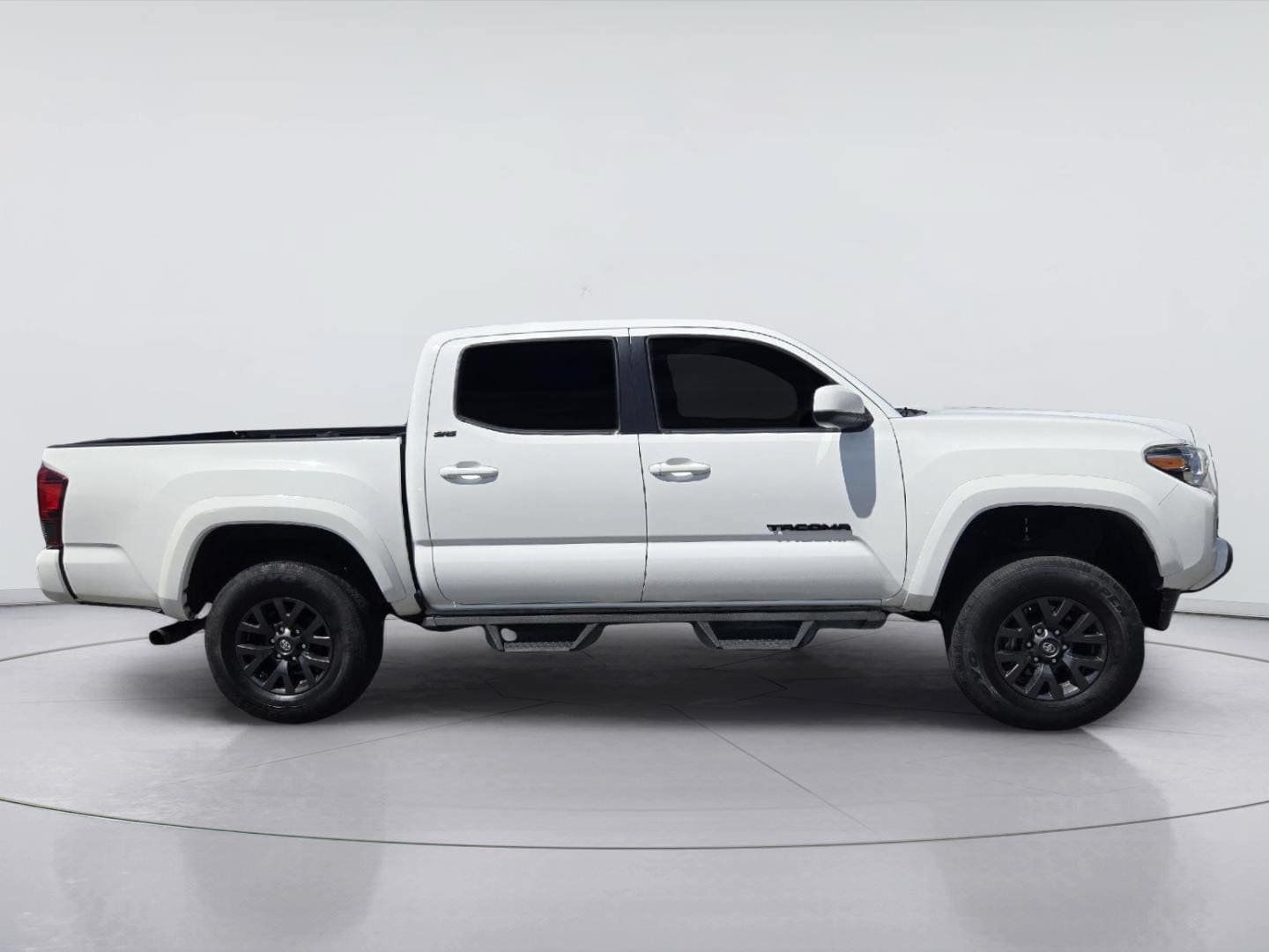 Used 2020 Toyota Tacoma SR5 w/ SR5 Appearance Package (SM) RWD image 4