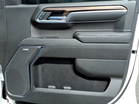 Used 2022 Chevrolet Silverado 1500 LT Trail Boss w/ LT Trail Boss Premium Package AWD/4WD image 14