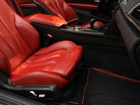 Used 2018 BMW M4 Convertible RWD image 25