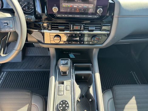 Used 2025 Nissan Pathfinder Rock Creek AWD/4WD image 10