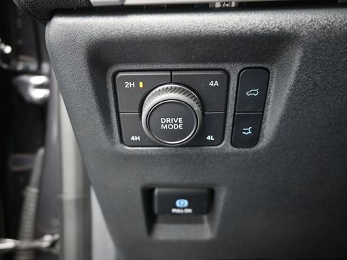 Used 2025 Ford Expedition Active image 14