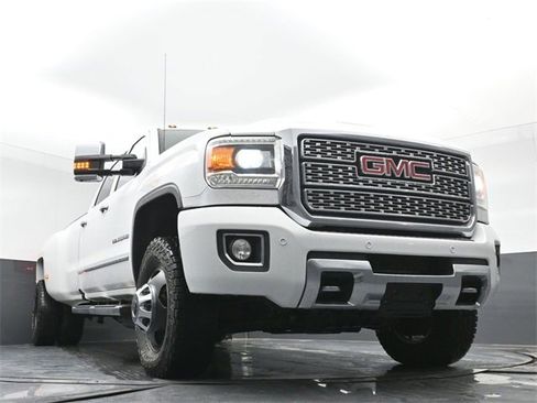 Used 2018 GMC Sierra 3500 Denali w/ Duramax Plus Package image 42