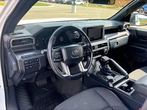 Used 2025 Toyota 4Runner SR5 AWD/4WD image 14