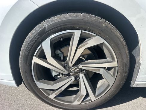 Used 2025 Volkswagen Jetta SEL image 4