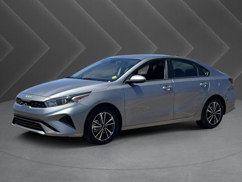 Used 2024 Kia Forte LXS FWD image 33