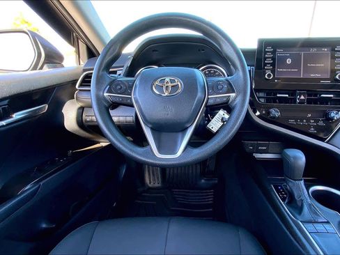 Used 2022 Toyota Camry LE image 5