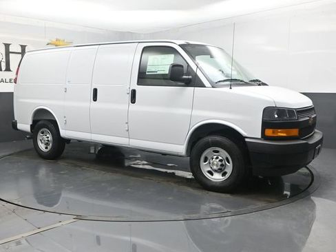 New 2026 Chevrolet Express 2500 w/ Driver Convenience Package RWD image 6