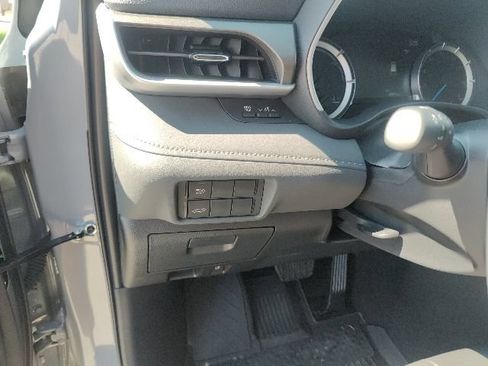 Used 2024 Toyota Highlander XLE AWD/4WD image 24