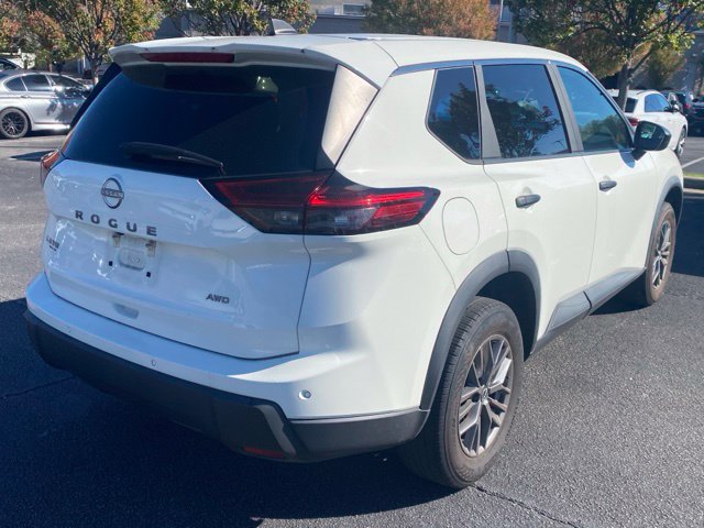 Used 2025 Nissan Rogue S AWD/4WD image 11