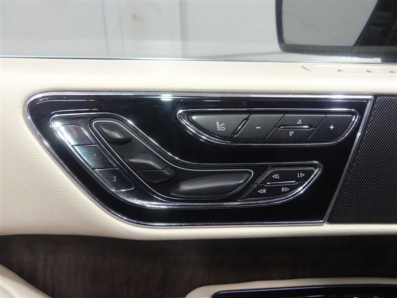 Used 2018 Lincoln Navigator Reserve w/ Technology Package AWD/4WD image 18
