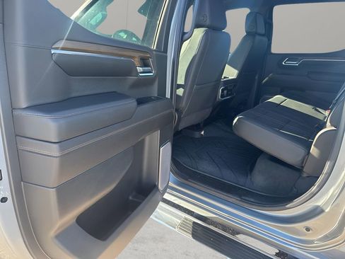 Used 2023 Chevrolet Silverado 1500 High Country w/ Technology Package image 15