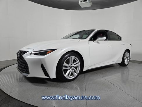 Used 2022 Lexus IS 300 image 2