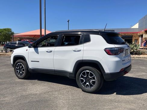 Used 2025 Jeep Compass Trailhawk image 6