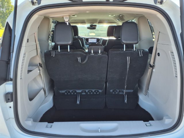 Used 2024 Chrysler Pacifica Touring-L FWD image 7