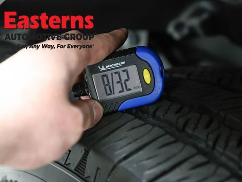 Used 2025 Jeep Wrangler Unlimited Sahara AWD/4WD image 23