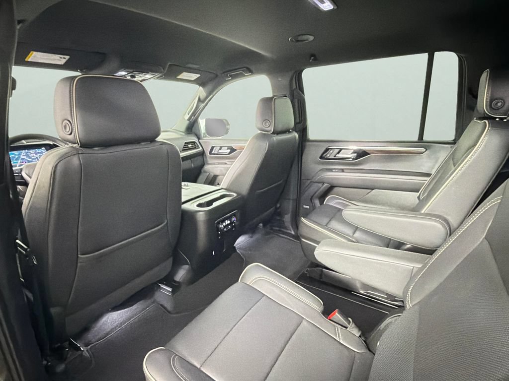 Used 2026 Chevrolet Suburban Premier AWD/4WD image 28