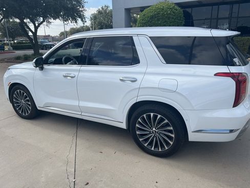 Used 2023 Hyundai Palisade Calligraphy image 4