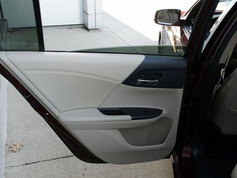 Used 2015 Honda Accord Touring image 25