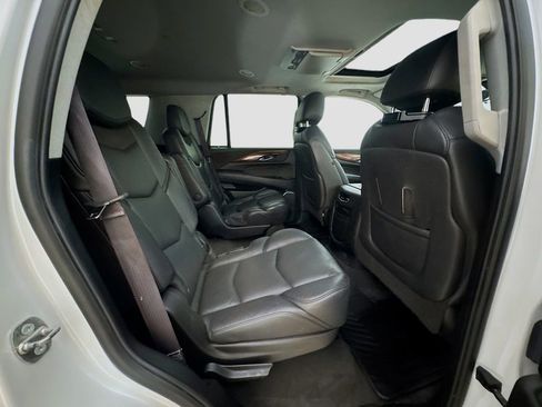 Used 2017 Cadillac Escalade Luxury AWD/4WD image 38